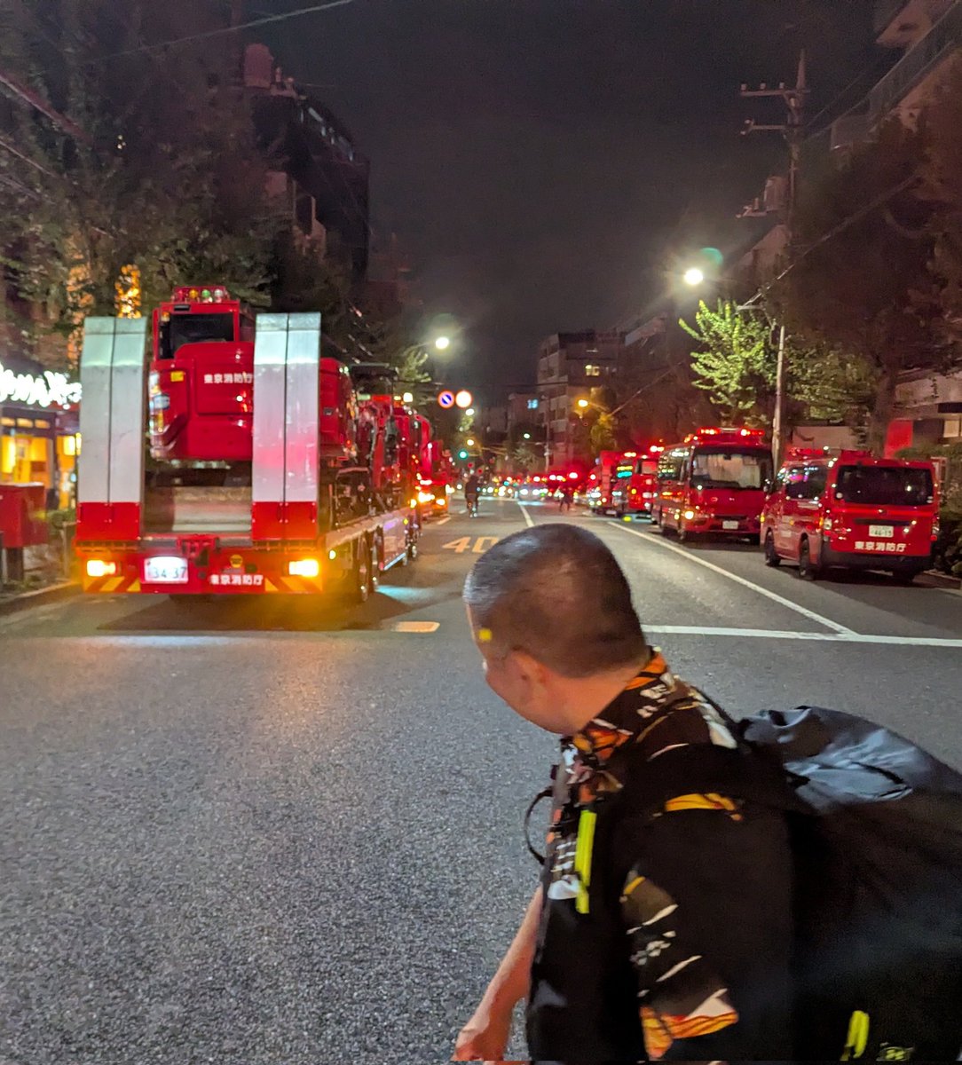 受付と高座返しを終えて帰ると街は大騒ぎだった。
お客様ご来場ありがとうございます。
消防の皆様本当にご苦労様です。