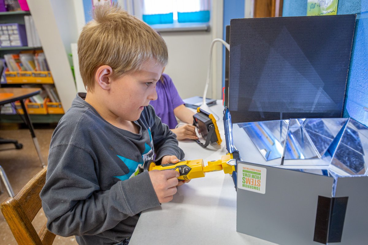 Can you believe school has been back in session for a month now? We are so excited to see all the ways Iowa students grow in their STEM education this year! Remember to tag us in pictures of your STEM Best programs or share photos of your kids using STEM Scale-Up Program awards.