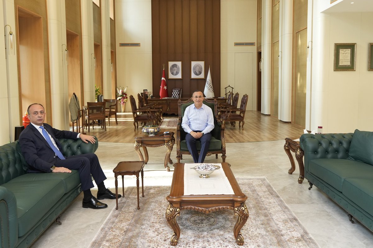 Gaziantep Valimiz <a href="/gantepvaliligi/">Gaziantep Valiliği</a> Sayın Kemal Çeber <a href="/kemalcebervali/">Kemal Çeber</a> 'e Gaziantep Valiliği yeni hizmet binasında hayırlı olsun ziyaretinde bulundum.
Sayın Valimize görevlerinde muvaffakiyetler dilerim.
📍 Gaziantep 🇹🇷