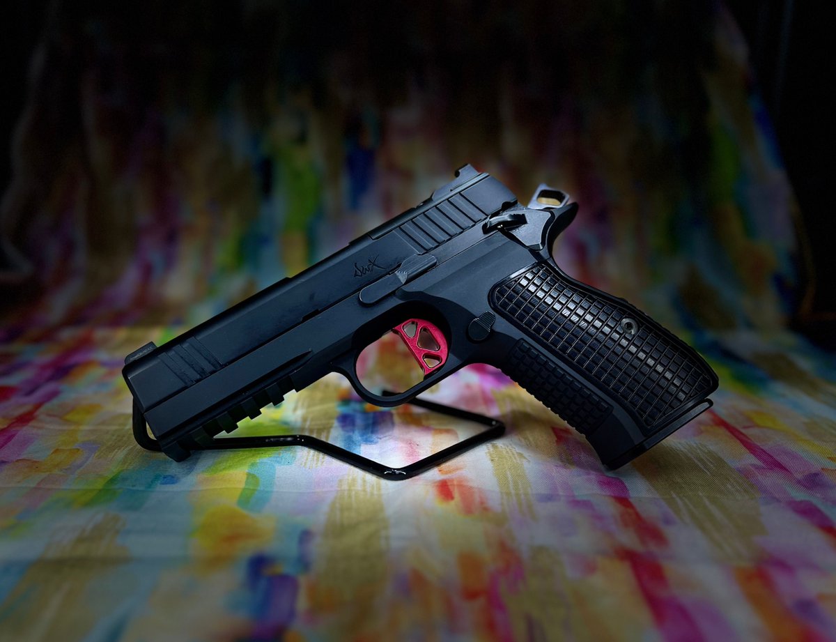 The_Right_Arms's tweet image. The Dan Wesson DWX Compact combines the best of two worlds—CZ ergonomics with Dan Wesson craftsmanship. Sleek design, smooth handling, and uncompromising reliability make this pistol a true standout. 🎯

#DanWesson #DWXCompact #PrecisionCrafted #FirearmEnthusiast