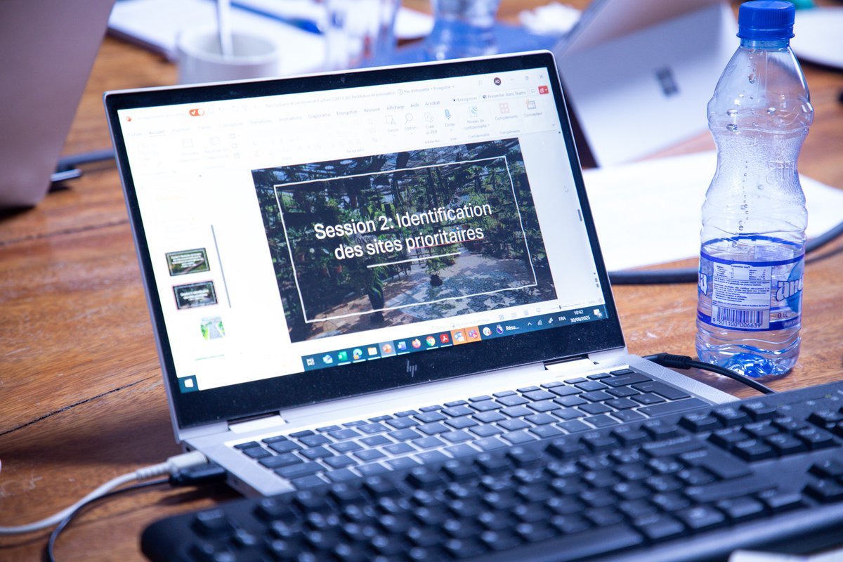 undpgabon's tweet photo. Atelier clé tenu ce 30 septembre à la Maison Verte du #PNUD autour de la priorisation des sites pour les parcs boisés et le verdissement urbain du Grand Libreville.
🤝Fruit d'une collaboration entre @ForetmerGOUVGA, @Parcs_Gabon, #FMCT et le PNUD.
📌 Au programme :
✅ Restitution des analyses de sites
✅ Sélection des sites pilotes 2025
✅ Planification 2026-2027
#CAFI3 #VerdissementUrbain