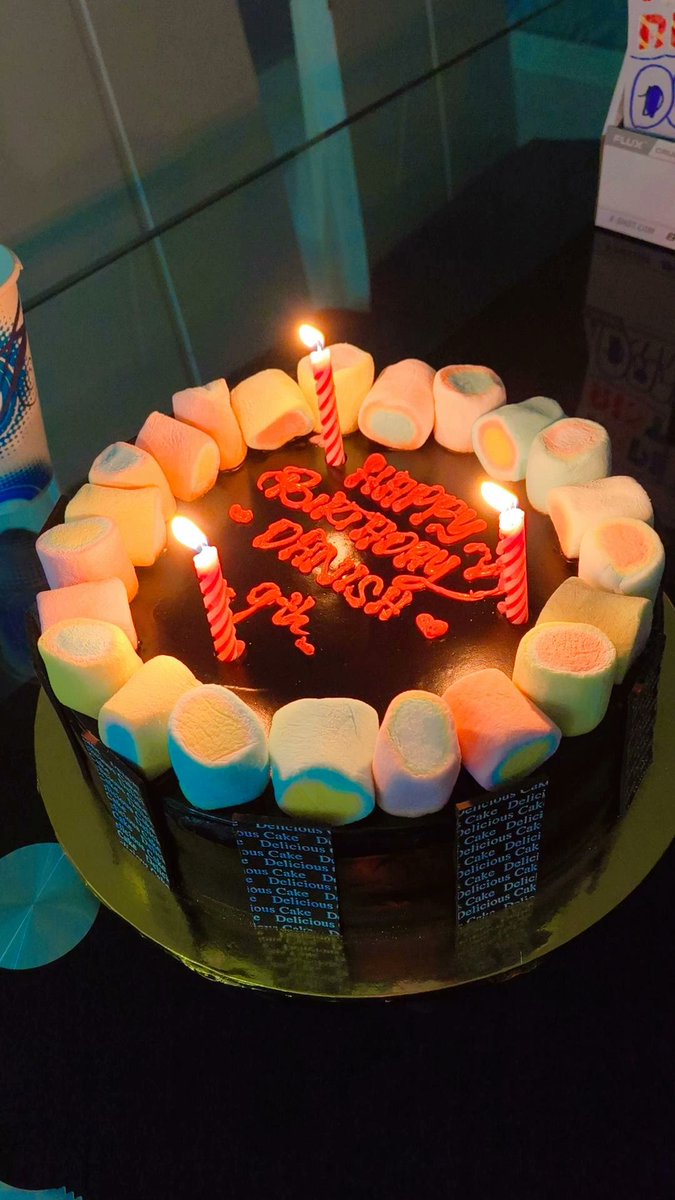 ainLavender's tweet photo. Simple celebration.. Birthday cake &amp; hadiah.. Tapi, penuh makna ❤️

September end with love ❤️ https://t.co/1FynuoGNty