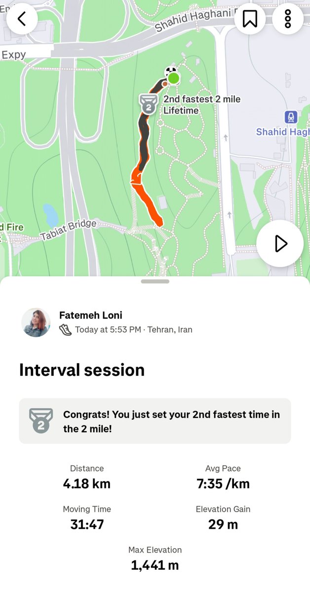 سه هفته پیش، باید ۴ تا ۴۰۰ تا می‌دویدیم و من رو سومی حالم بد شد. امروز ده تا ۴۰۰ متر دویدم.
قوی شدن خیلی لذت بخشه حقیقتا