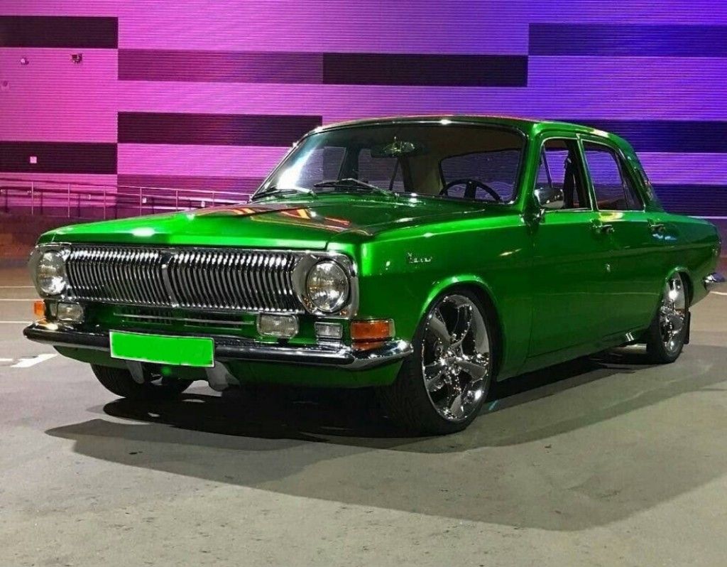 ApacheQQ's tweet photo. Muutama tuning moskvits eli mosse. Tuo vihreä on jo aika hyvin laitettu.Minkä ottaisit vai ottaisitko ollenkaan? #autot #tuning #moskvits #mosse #cars https://t.co/Kj6LmSTLBU