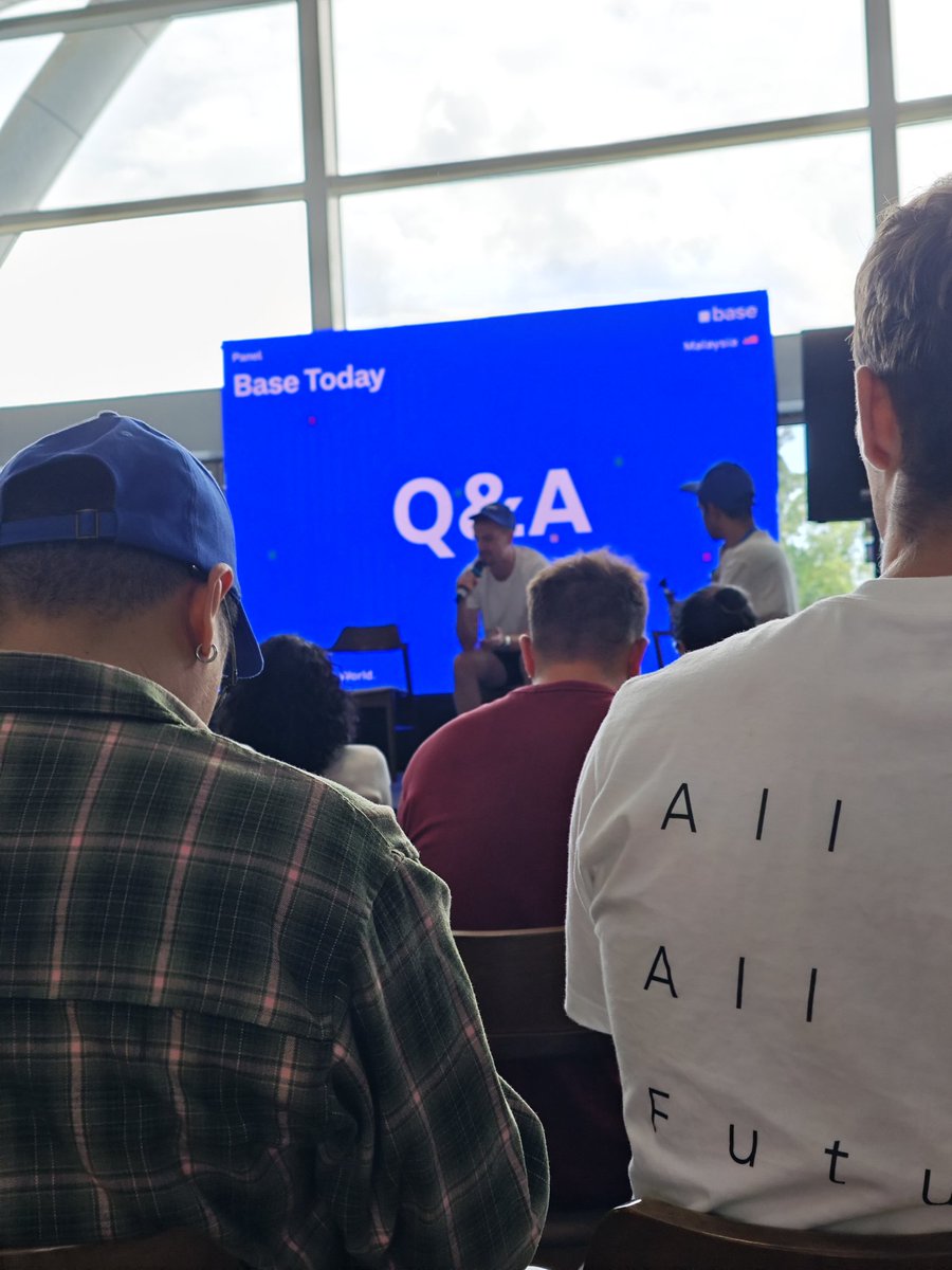 Day 1 of Singapore Token 2049 week.   Woke up in <a href="/thenetworkstate/">The Network State</a>

Started with Base Community Brunch. <a href="/jessepollak/">jesse.base.eth</a> + <a href="/XenBH/">Xen</a> delivery keynotes, followed with a panel. With <a href="/krunkosaurus/">Mau “Rules without Rulers” Ledford</a> from <a href="/Sogni_Protocol/">Sogni.ai</a> and Harry from <a href="/virtuals_io/">Virtuals Protocol</a> 

Finished off with an intimate q&amp;a with