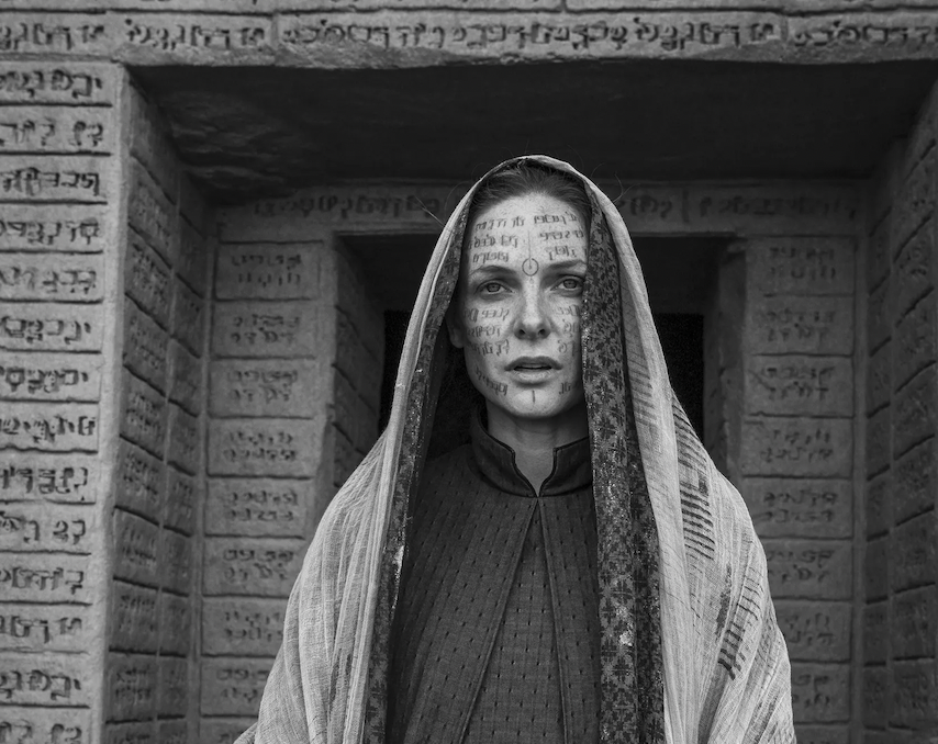Variety's tweet image. Go behind the scenes of #DunePartTwo in a new a 240-page volume of behind-the-scenes images captured by longtime set photographer Niko Tavernise. variety.com/2025/shopping/…