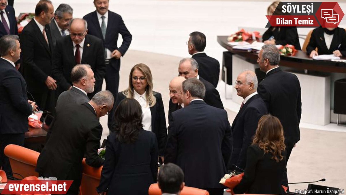 Prof. Dr. Mesut Yeğen sürecin bir yılı değerlendirdi:

"Belli ki Erdoğan için rakibini oyundan düşürmek, süreç kadar, belki süreçten daha önemli. İkincisi, Erdoğan muhtemelen hırpaladığı CHP’nin sürece verdiği desteği geri çekmesini ve bu yolla Kürtlerle CHP arasında 2019