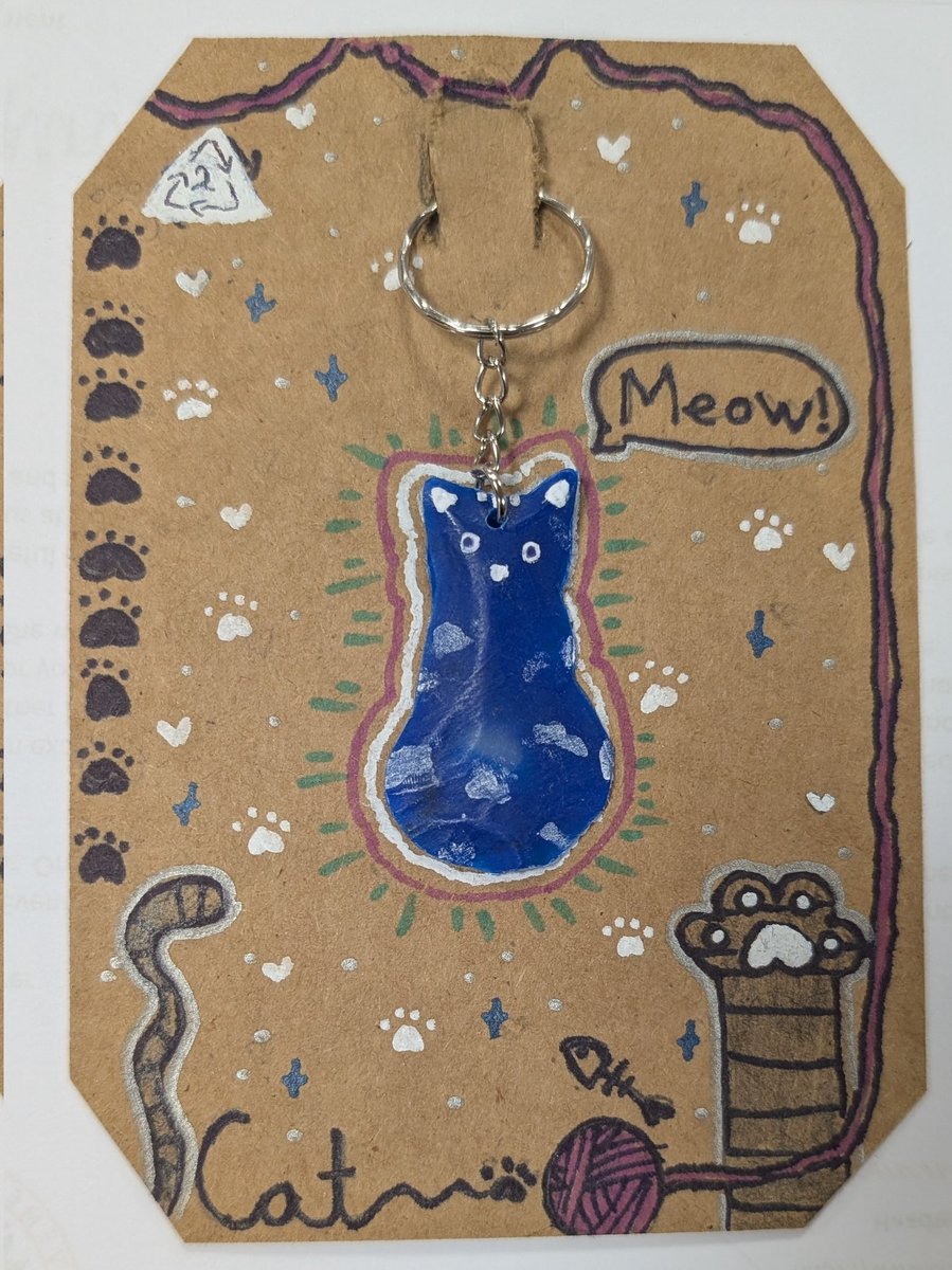 CHSGcreativeart's tweet photo. Year 7 have been learning about plastics and making their waste bottle lids into keyrings, magnets and jewellery. @Challney_Girls #Howmuchisyourrubbishworth  #sustainabledesign #sustainability #recycling #environmental https://t.co/wxn4woofLt
