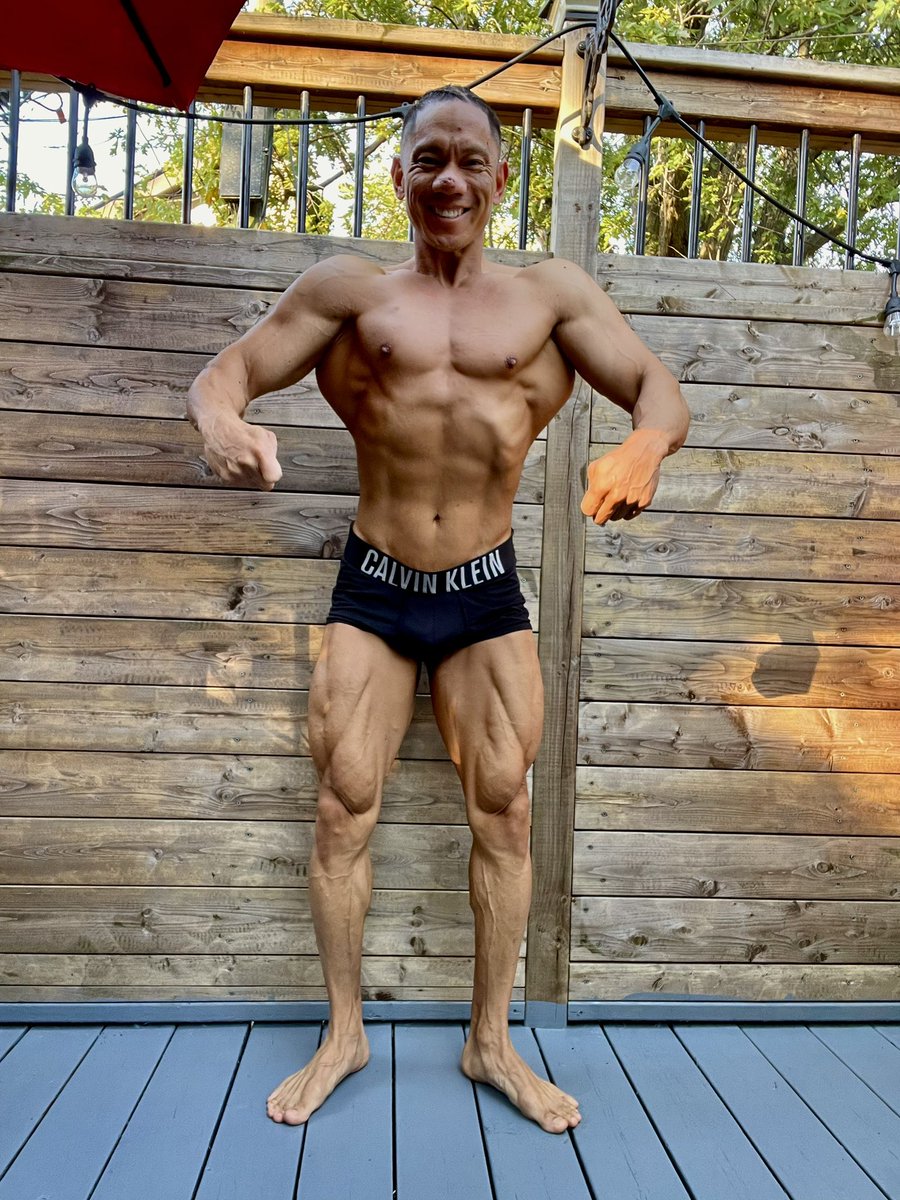 mferrer_ifbbpro's tweet photo. Last night: Made Day 2 of the Ontario Poker Championships Main Event

This morning: Fasted progress pics @  7.5 weeks out from the Ben Weider Naturals IFBB Pro Show https://t.co/0y66XVMH2G