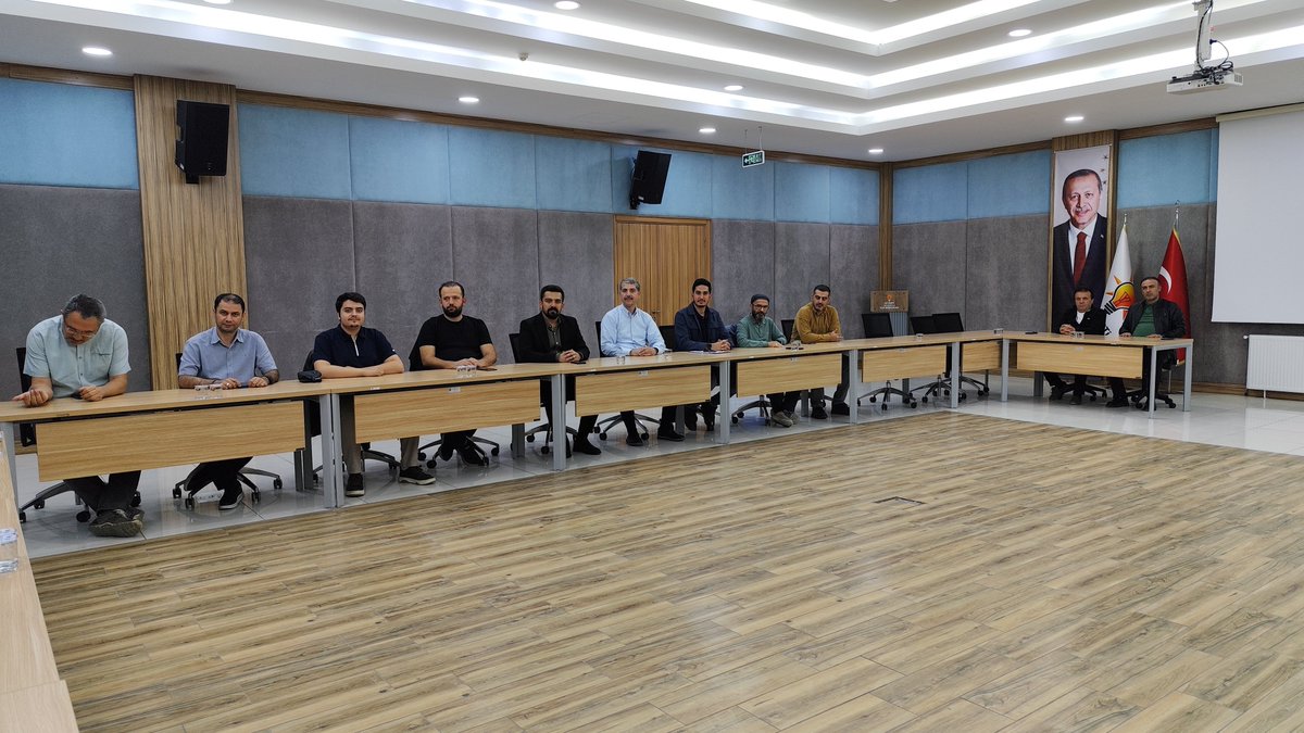 📌 AK Parti Selçuklu İlçe Teşkilatımız olarak haftalık yönetim kurulu toplantımızı gerçekleştiriyoruz. 

İlçemizin geleceğine yön verecek çalışmalarımızı değerlendiriyor, yol haritamızı istişare ediyoruz.

Birlik, beraberlik ve istişare ruhuyla; Selçuklumuz için daha çok