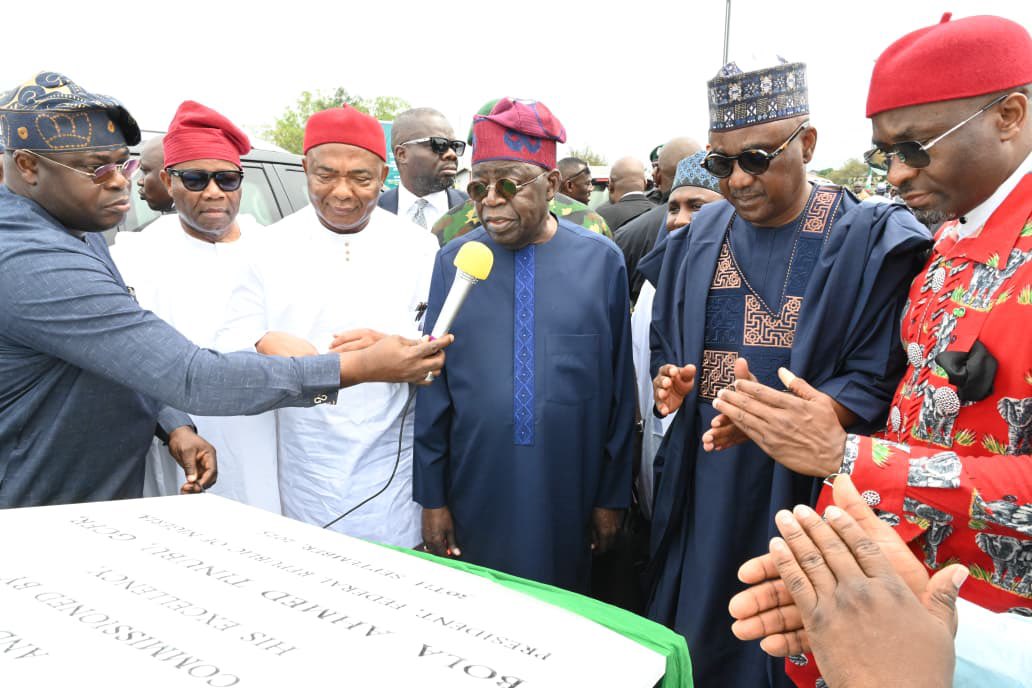 aonanuga1956's tweet image. At the Commissioning of Assumpta Twin Flyover, in Owerri, Imo State; President Bola Ahmed Tinubu,  Kaduna State Governor Senator Uba Sani; Deputy President of the Senate, Senator Barau I Jibrin; Imo State, Governor Hope Uzodimma;; Speaker, House of Representatives, Hon. Tajudeen…