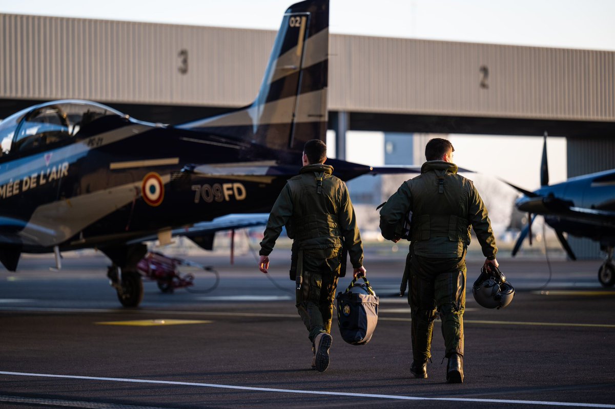 CEM_AAE's tweet photo. Berceau de la formation modernisée des équipages de combat et du renseignement aérien en temps réel.
👉 La BA 709 de Cognac est la rencontre des dynamiques de préparation et d’engagement au service de notre puissance militaire aérospatiale.
#Reaper #ALSR https://t.co/OYNRtbmJQ5