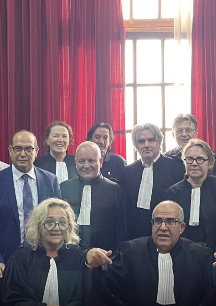 OlmAvocat's tweet photo. Ils  veulent  réduire Sonia Dahmani au silence.
Nous avons porté, au nom du Barreau de Marseille, une voix claire : celle des avocats ne s’éteint pas. Elle est l’écho de toutes les libertés, et elle se dressera toujours contre la tyrannie.

#Dahmani #Liberté #Justice #Avocat https://t.co/ojum6jogf2