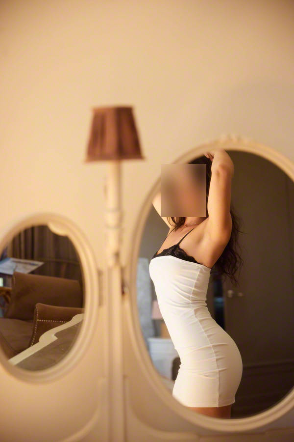 Meet Thea, a youthful beauty with captivating charm. High class escort in Europe, her sensuality and wit spark intense, memorable connections. 😍felinesescort.com/en/escort-girl…