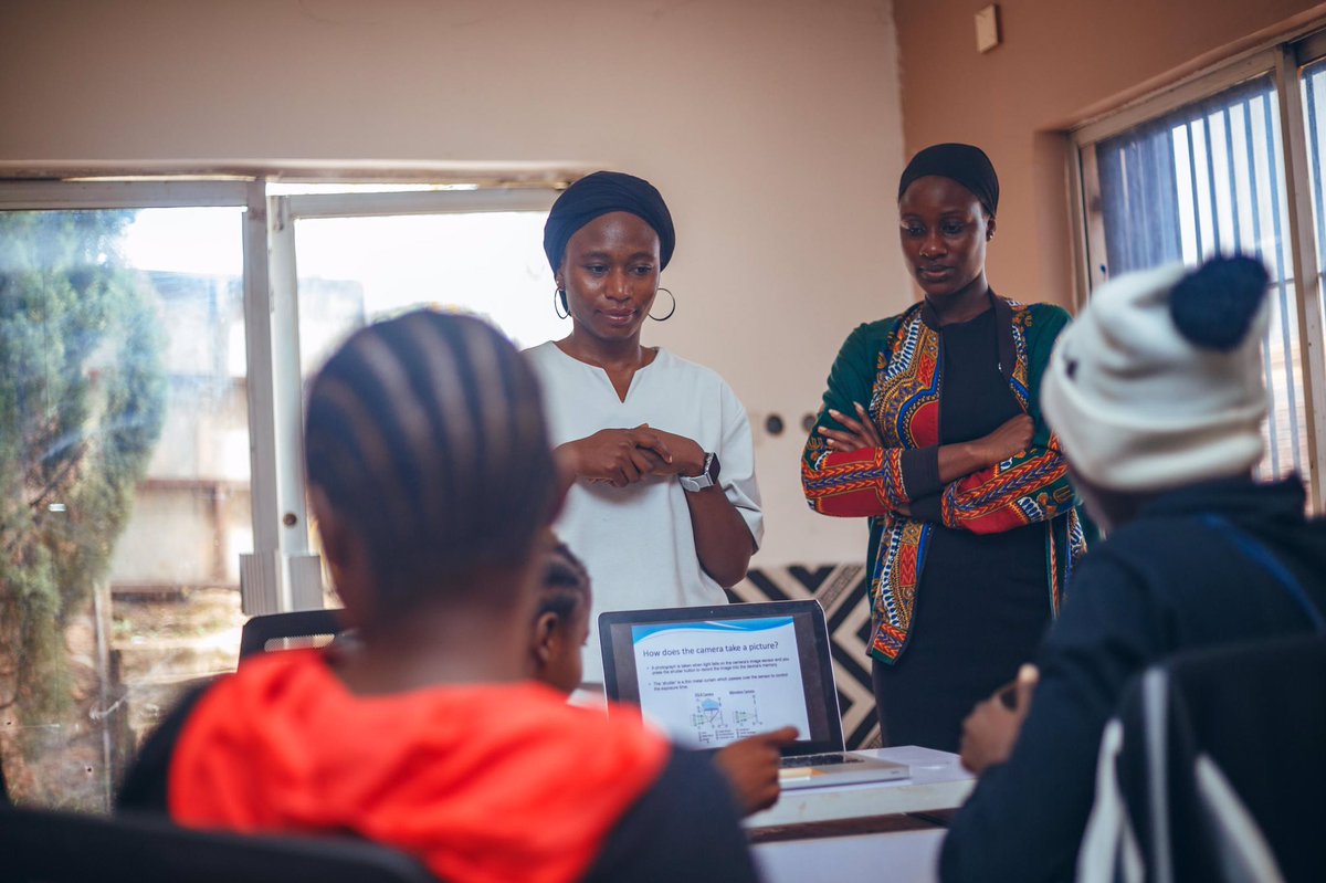 DeafTechF's tweet photo. Still in the spirits of our Deaf Girls Arise 3.0 a network of beautiful young women coming together to change the narrative and empower one another . Doing big things in small corners 🥰🤎
@commonwealth
@UN 
#Deafcandomore
#Abilityindisabity https://t.co/KnYROWpNhz