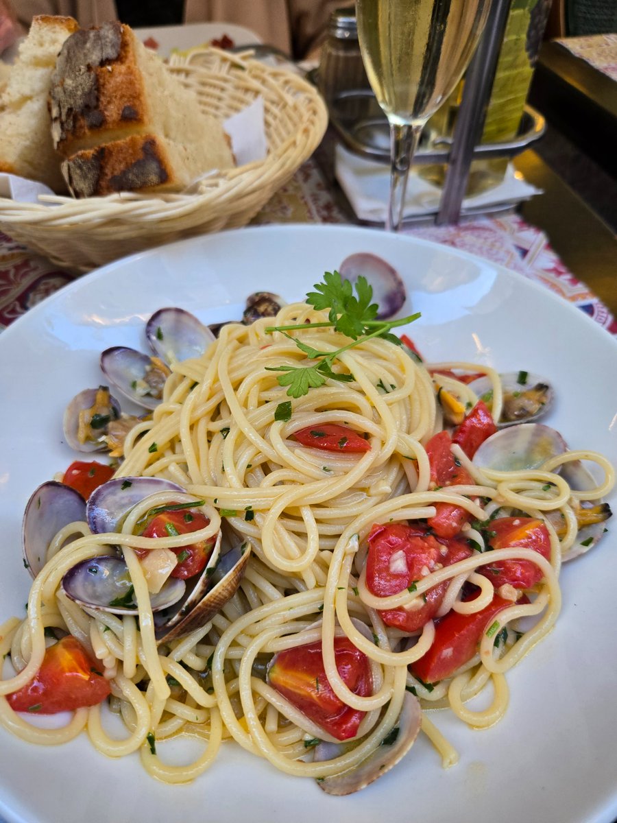 First meal in Sorrento! Mozzarella and Parma ham followed by Spaghetti with clams and tomatoes bellissima!