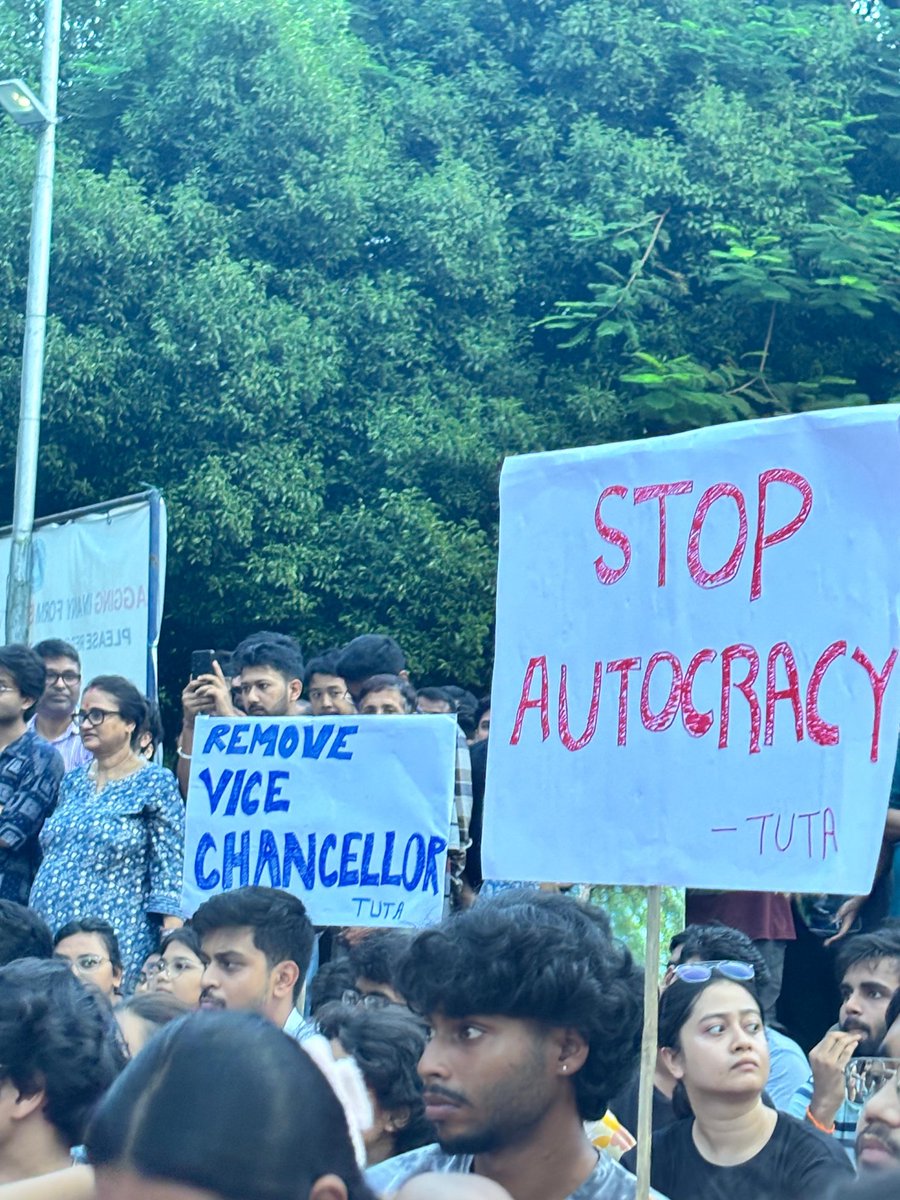 KrishnaMBorah's tweet photo. With so many unions, associations, and big institutions standing in solidarity with Tezpur University's students, and with so many proves of the VC's shenanigans, how much more shall we wait till TU gets its justice? 
 @sarbanandsonwal @himantabiswa #TezpurUniversity  #ZubeenGarg https://t.co/W99fBTELVv