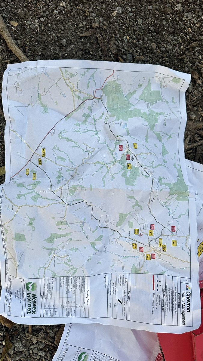 jonmaj's tweet photo. Dear @ChevronTM and @Wessex_Internet, please ask whoever was assigned to this job yesterday, to have a little more respect for themselves, the countryside, and the local residents! 
These were along the road between East and West Chelborough yesterday evening. https://t.co/5oD47EW27q