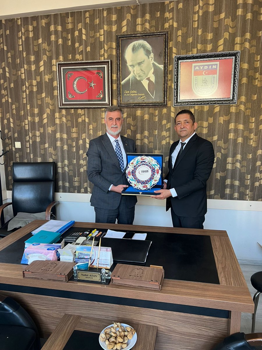 tohob's tweet photo. Yönetim Kurulumuz Aydın Özel Halk Otobüsleri Kooperatifimizi ziyaret ettiler.
Ziyarette, halk otobüsçü esnaflarımızın yaşadığı sorunlar ve TÖHOB olarak yapılan çalışmalar değerlendirildi.
Bizleri Aydın’da ağırlayan, Kooperatif Başkanımız Nahit ATAN ve ekibine, Oda Başkanımız Semih ÖZMERİÇ’e ve Başkan Yardımcımız Okan YALÇIN’a misafirperverlikleri ve değerli ilgileri için teşekkür ediyor, çalışmalarında başarılar diliyoruz.