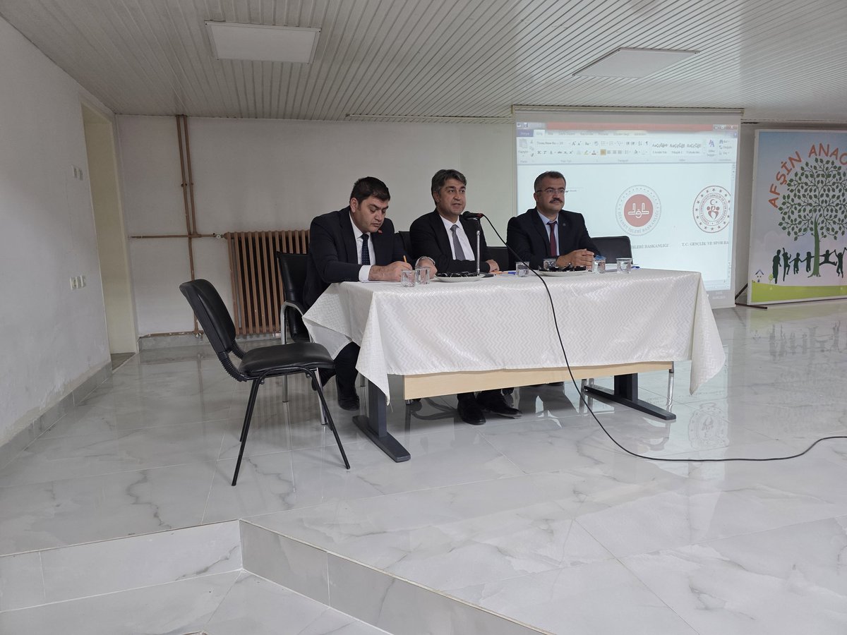 AfsinMem's tweet photo. 📌 ÇEDES Bilgilendirme Toplantısı Gerçekleştirildi

Müdürlüğümüz koordinesinde, okullardaki idareciler ve Değerler Kulübü öğretmenlerine yönelik ÇEDES bilgilendirme toplantısı düzenlendi. https://t.co/Wl8Y7VwjmW