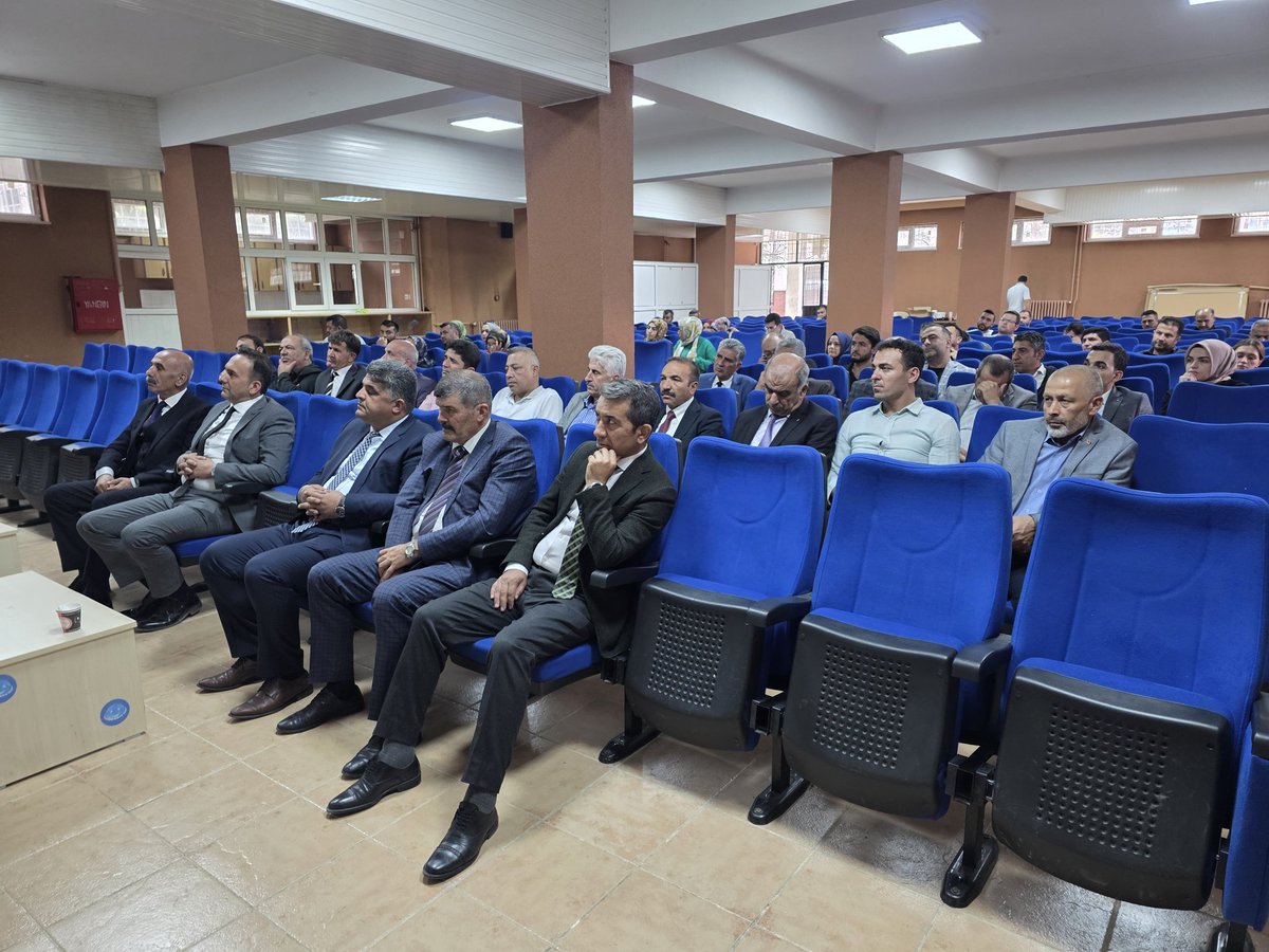 AfsinMem's tweet photo. 📌 ÇEDES Bilgilendirme Toplantısı Gerçekleştirildi

Müdürlüğümüz koordinesinde, okullardaki idareciler ve Değerler Kulübü öğretmenlerine yönelik ÇEDES bilgilendirme toplantısı düzenlendi. https://t.co/Wl8Y7VwjmW