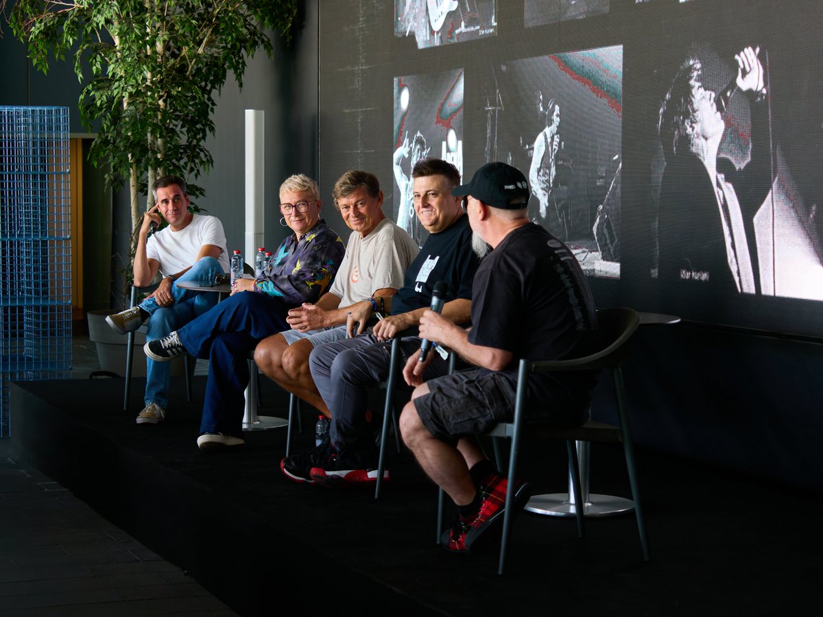 Quienes llegamos a pisar Arena Auditorium y Garage, tenemos un recuerdo imborrable. Una de las mejores salas de conciertos durante los años 80 y 90 en España. El sábado disfruté hablando de ello con Vane Ríofrío, Luis Bonias, Fran Lenaers y Manolo Noguera, gracias a <a href="/VisorFest/">Visor Fest</a>