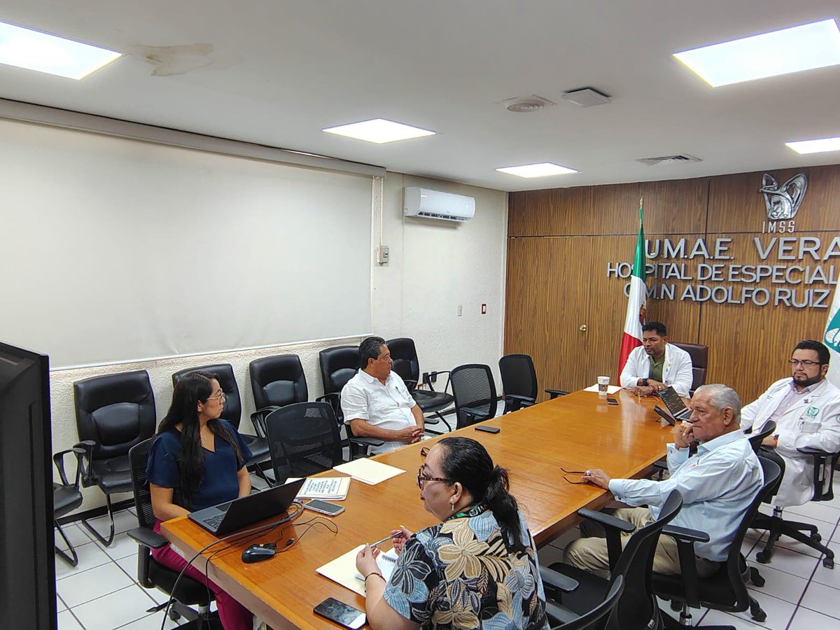 En representación de nuestro Presidente, el C.P. Erick Manuel Suárez Márquez asistió a la Comisión de Quejas y la Comisión Médica de la UMAE No. 14 del IMSS.
Como representante del sector patronal de <a href="/CONCANACO/">CONCANACO SERVYTUR</a>, CANACO Veracruz refrenda su compromiso de trabajar juntos.