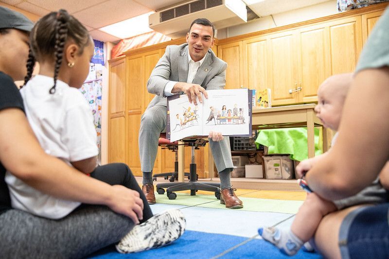 PaSenateDems's tweet image. We here at the @PaSenateDems love our amazing libraries!

Remember to always support your libraries, community reading programs, writing programs and local authors!

Happy #NationalLibraryCardSignUpMonth!