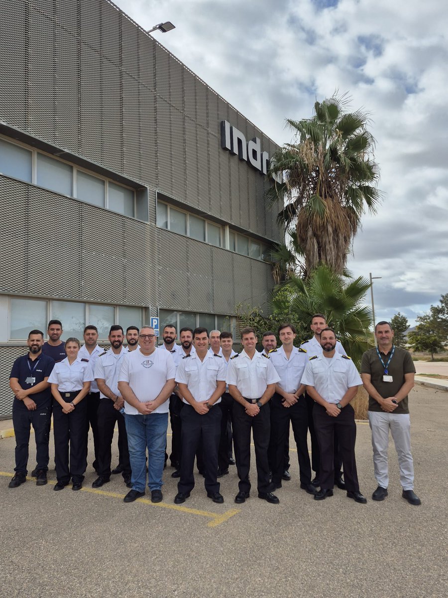 Armada_esp's tweet photo. 💣El #Cazaminas Tambre ha visitado el centro de @indra  en Fuente Álamo.

⚓ Una jornada en la que la dotación conoció de primera mano el mantenimiento de su #sonar, clave en la Guerra de Minas.

📡Tecnología y Armada, unidas por la defensa de España.

#Armada2050 https://t.co/R13XwmQmZA