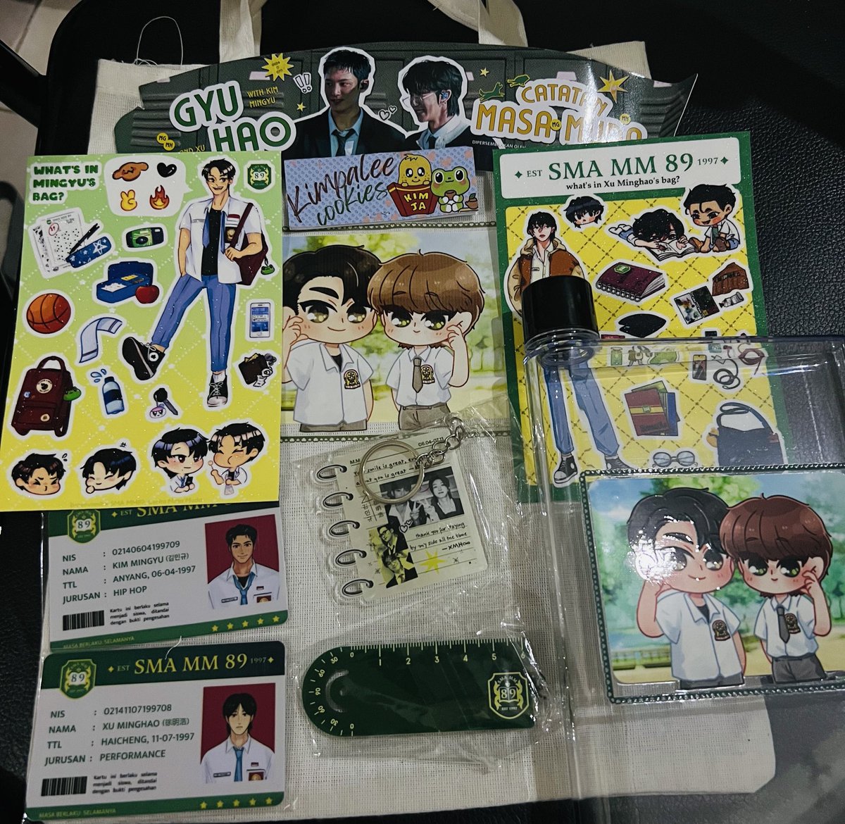 gyueisaa89's tweet image. thank you soo much for these @OSISSMAMM89 and mongguri nim 😭🖤💚

these are so cute 🫶🫶🫶 
thank you for the kimpalee cookies too they were so good but i forgot to take a picture 😆