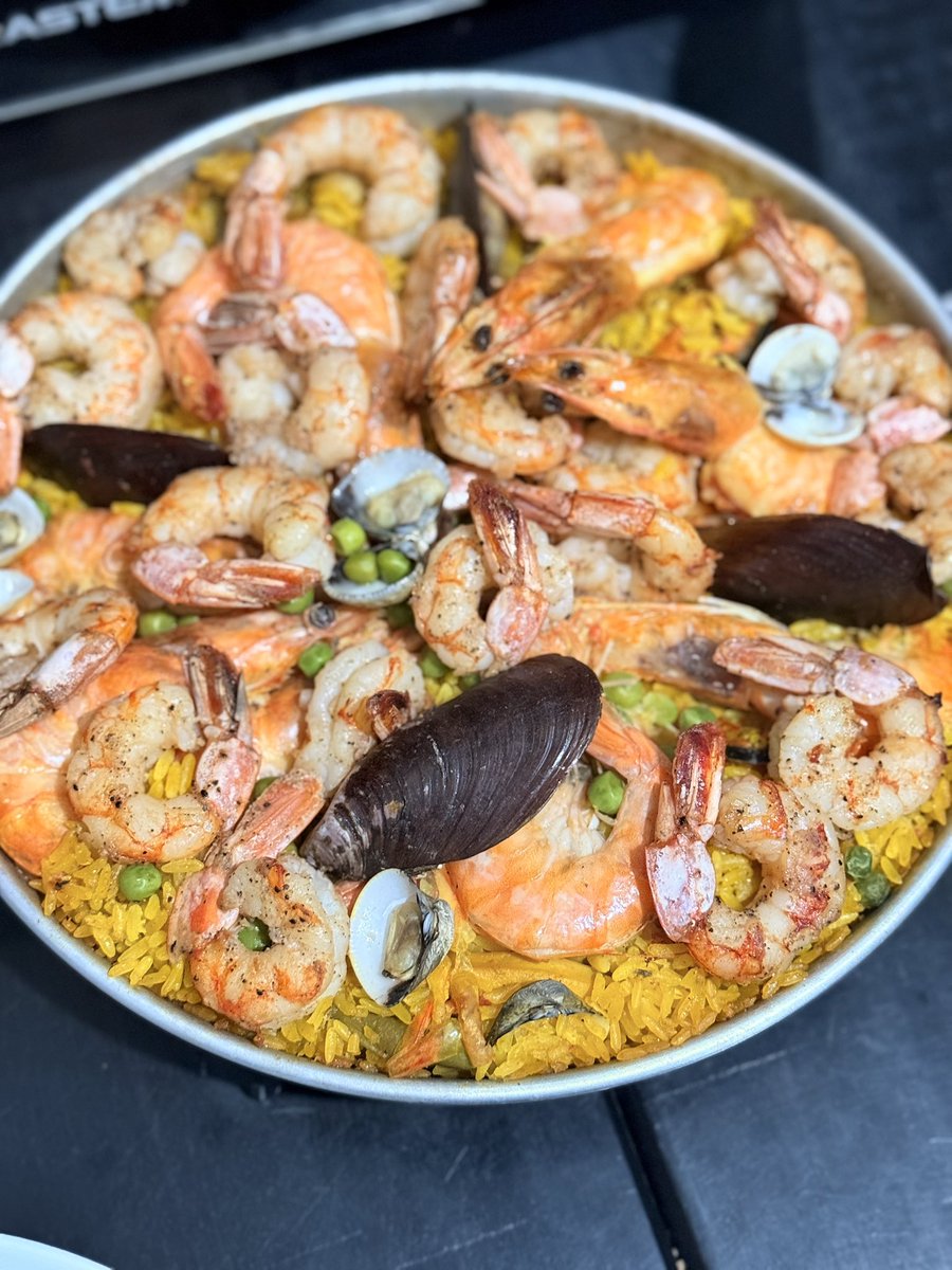 Paella especial pro aniversário do meu namorado!
Até que um confeiteiro sabe cozinhar também! Hahha 🫶🏼