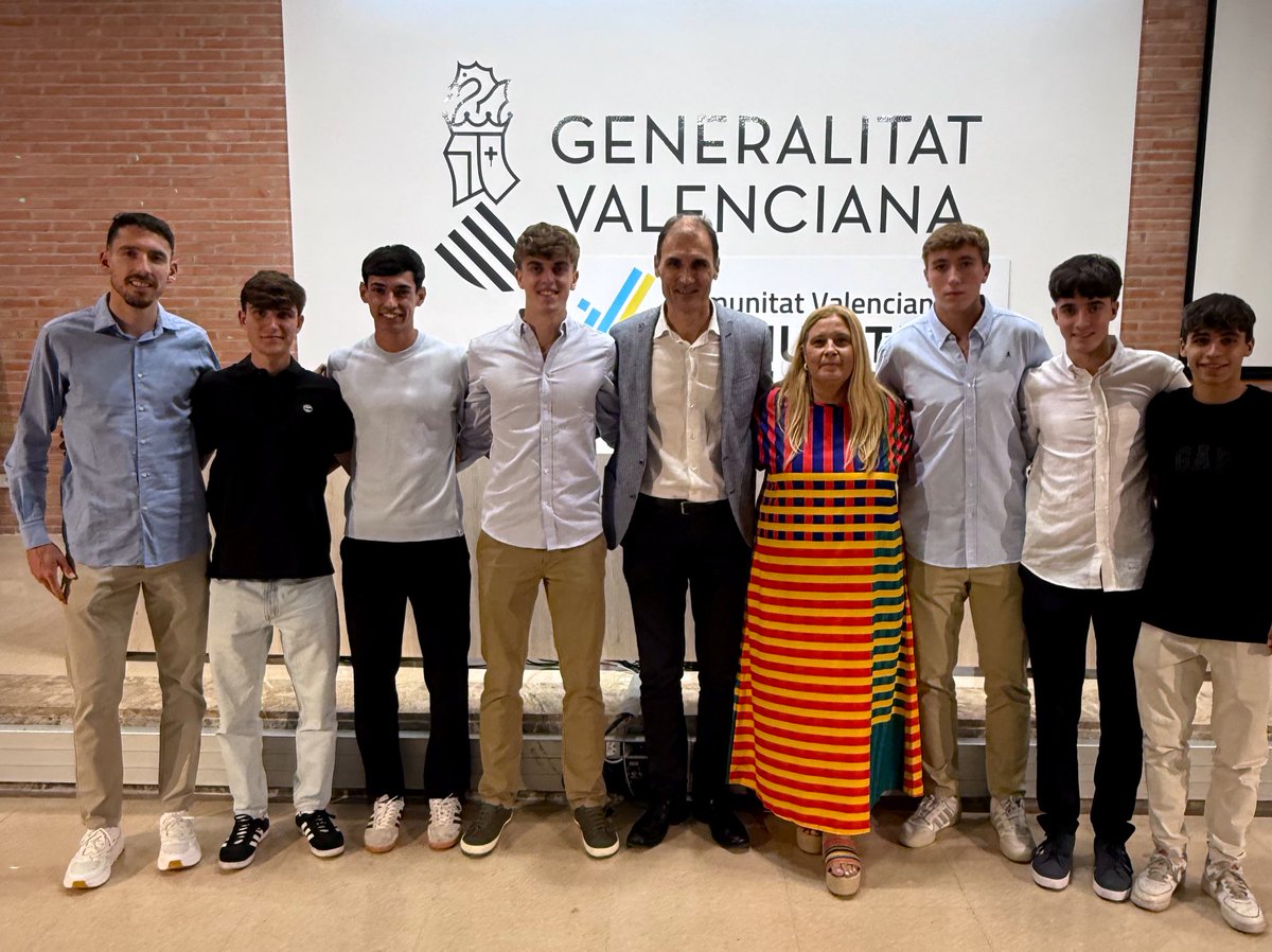 👔 Luis Cervera, director general de Deporte de la Generalitat, ha recibido esta tarde a los seis medallistas valencianos en el Europeo sub20 de Tampere 🇫🇮, y a Andreu Blanes, flamante bronce en el Mundial de trail ⛰️

El atletismo ya apunta al Europeo indoor de Valencia 2027.