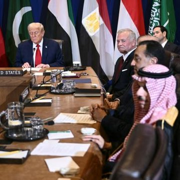 RyanRozbiani's tweet photo. 💥 JUST IN: TRUMP & NETANYAHU BETRAYED ARAB LEADERS ON GAZA “CEASEFIRE” PLAN

At the UN, Arab states thought they had a deal: no permanent occupation, no forced displacement, and a path to statehood.

However, just hours before the announcement, Netanyahu revised the plan, and Trump backed it.

📜 The Biggest Changes:

1⃣ Israel now has a veto over disarmament.

2⃣ Withdrawal is tied to Israeli approval and could drag on indefinitely.

3⃣ Even if all terms are met, the IDF will remain in Gaza under the pretext of “security.”

👉 In the end, Netanyahu got what he wanted, and Trump sold out the Arab and Muslim world again.