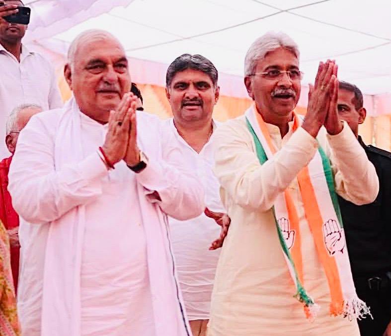 LoharuCongress's tweet photo. कांग्रेस नेतृत्व द्वारा पूर्व मुख्यमंत्री श्री @BhupinderShooda जी को नेता प्रतिपक्ष और पूर्व मंत्री श्री @RaoNarenderS जी को @INCHaryana प्रदेश अध्यक्ष नियुक्त किए जाने का हार्दिक आभार।
 हम सभी कांग्रेसजन मिलकर जनता की आवाज को बुलंद करेंगे व पार्टी को मजबूती प्रदान करेंगे। https://t.co/nozWWZUgaJ
