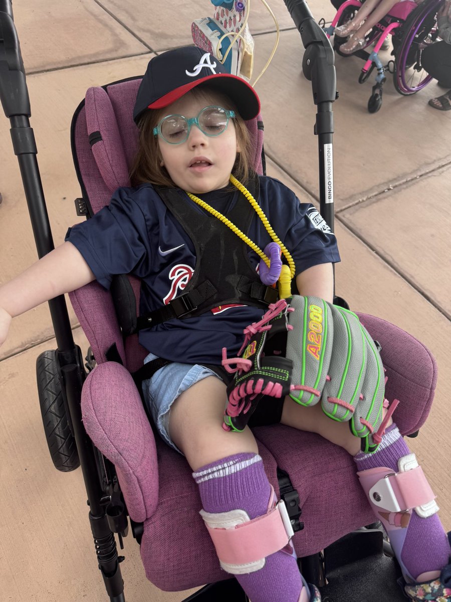 YoungMikey17's tweet photo. Gemma had her first @miracleleagueaz game saturday!!! Emotional moment for me for sure. #TeamGemma https://t.co/F2oCddjP8l