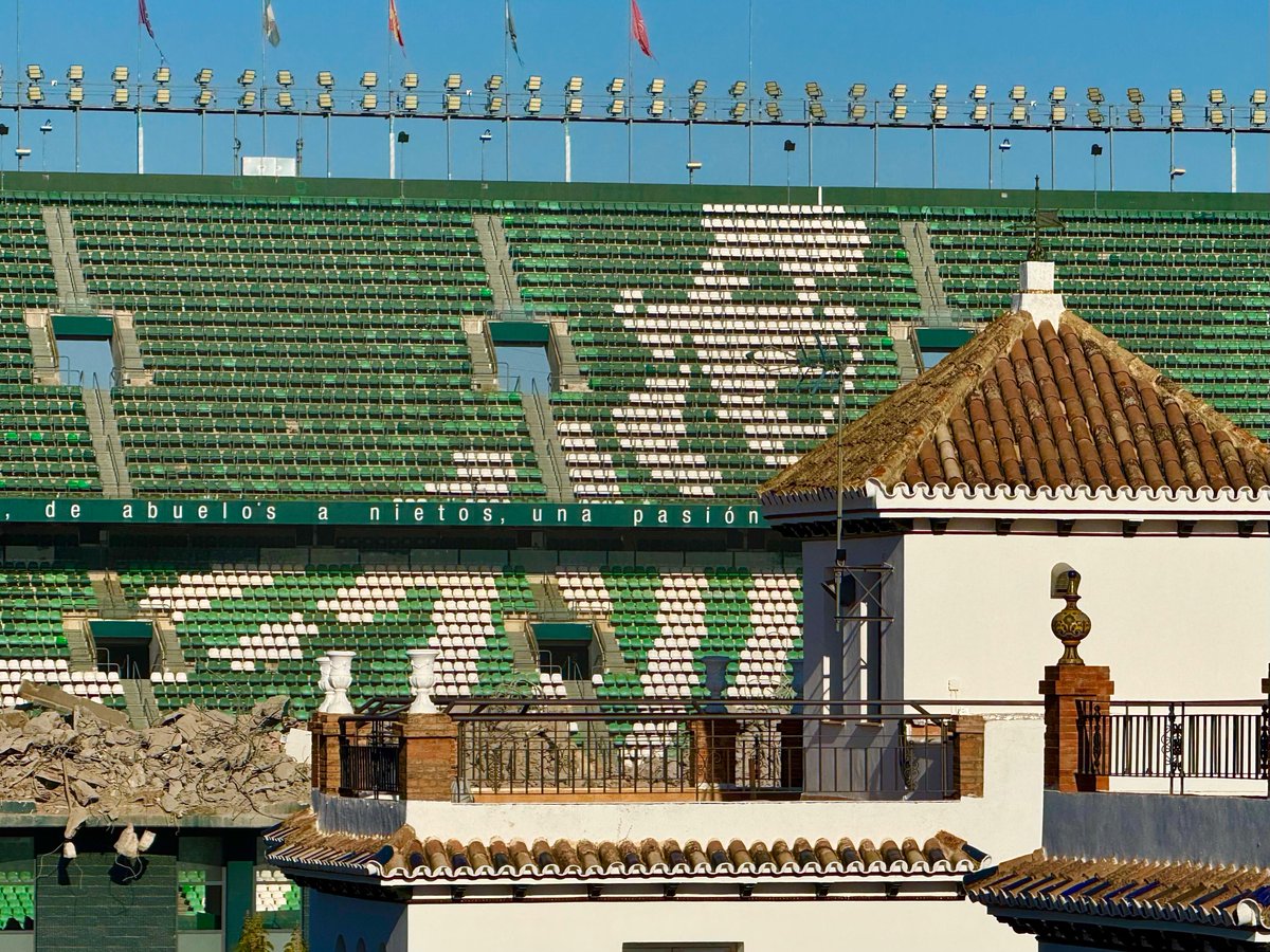 🟢Así se ve la grada de Fondo del Benito Villamarín desde la calle Tajo mientras continúa la demolición de la grada de Preferencia