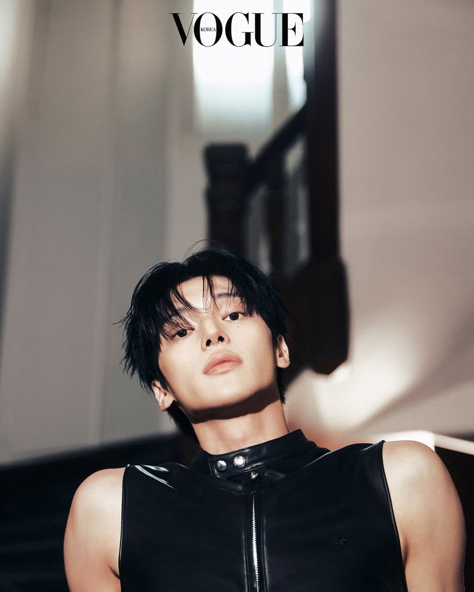 choisanszey's tweet photo. [📷] 250930 @/voguekorea Instagram güncellemesi Wooyoung ile 

“ #Sponsorlu #VogueRunway Zamanın durduğu bir mekan: 
Wooyoung ve Courrèges'in şiirsel buluşması.” https://t.co/qFaa9ejgU8