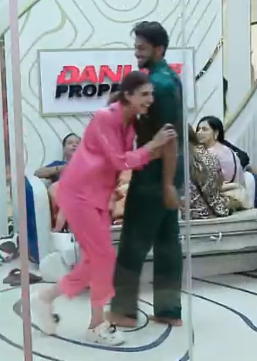 TEAM_BAHANA_OFC's tweet image. No filter needed when it&apos;s Baseer &amp;amp; Farhana shining together ✨️❤️‍🔥

#Bahana #BaseerAli #FarrhanaBhatt #BiggBoss19