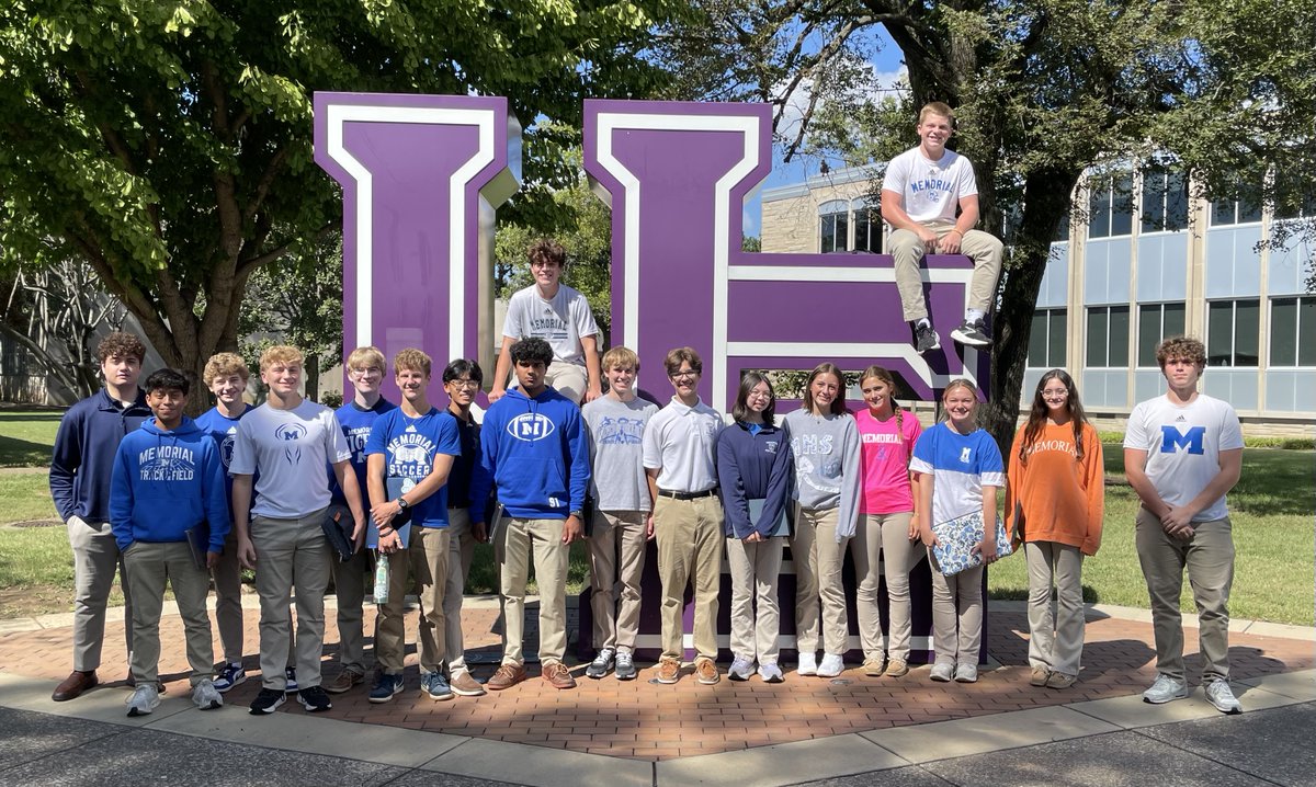 ReitzMemorial's tweet photo. 📚✨ Our AP Research and AP Seminar students took a trip to the University of Evansville for specialized Database Training!
This year marks our largest AP Seminar class since the program began, and opportunities like this help our Tigers build valuable skills for their future studies.
We are grateful for the strong partnership we share with the @UEvansville and the incredible learning experiences it provides for our students! 💙🐾
#TigerPride #APCapstone #FutureReady #Partnerships