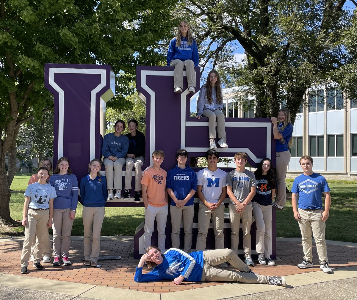 📚✨ Our AP Research and AP Seminar students took a trip to the University of Evansville for specialized Database Training!
This year marks our largest AP Seminar class since the program began, and opportunities like this help our Tigers build valuable skills for their future