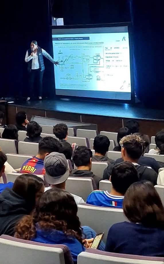 Tuvimos oportunidad de compartir con los jóvenes de la Prepa Oficial, sobre el trabajo que realizamos en las plantas de tratamiento de aguas residuales y su reúso. 👷👷‍♀️

Gracias a los alumnos y personal docente por sumarse y trabajar por un futuro más sostenible. 🌿