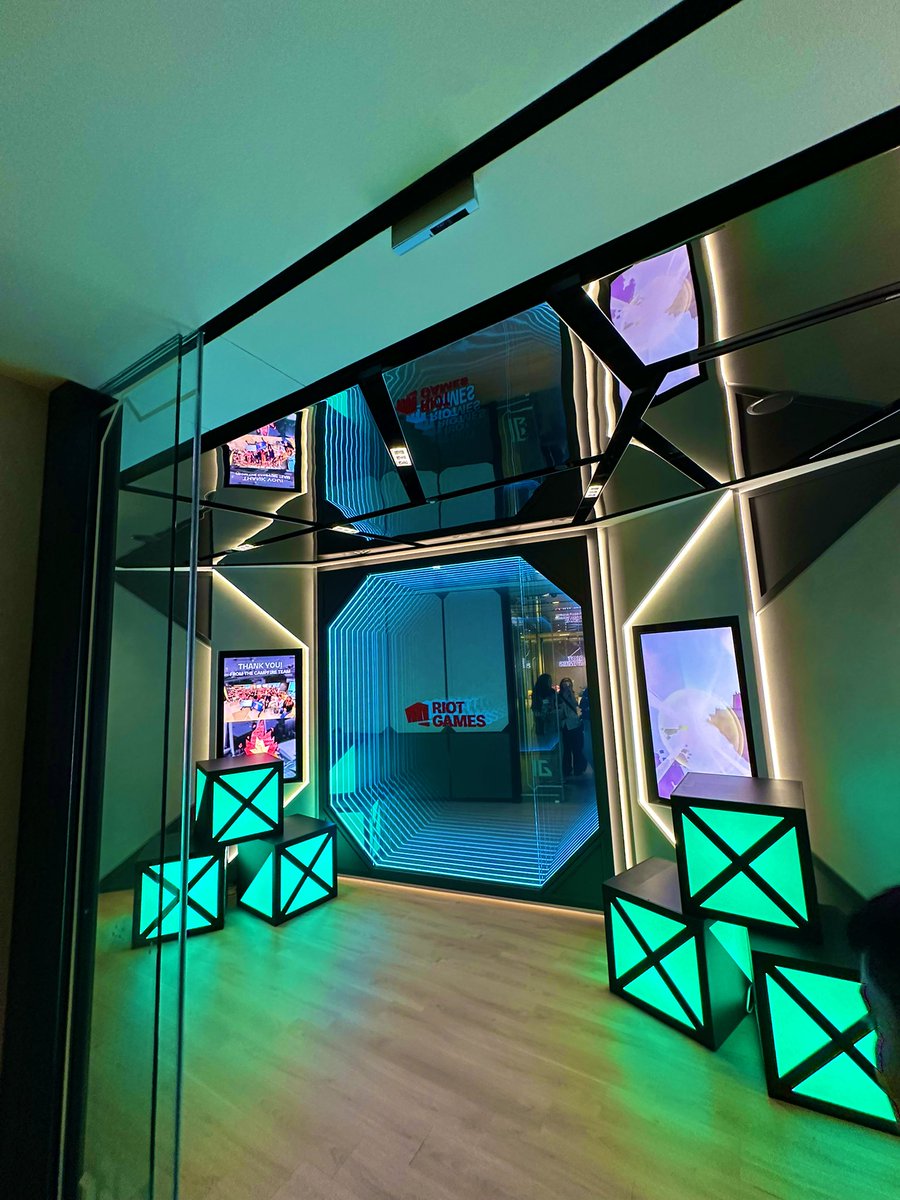 aaron™ tweet media