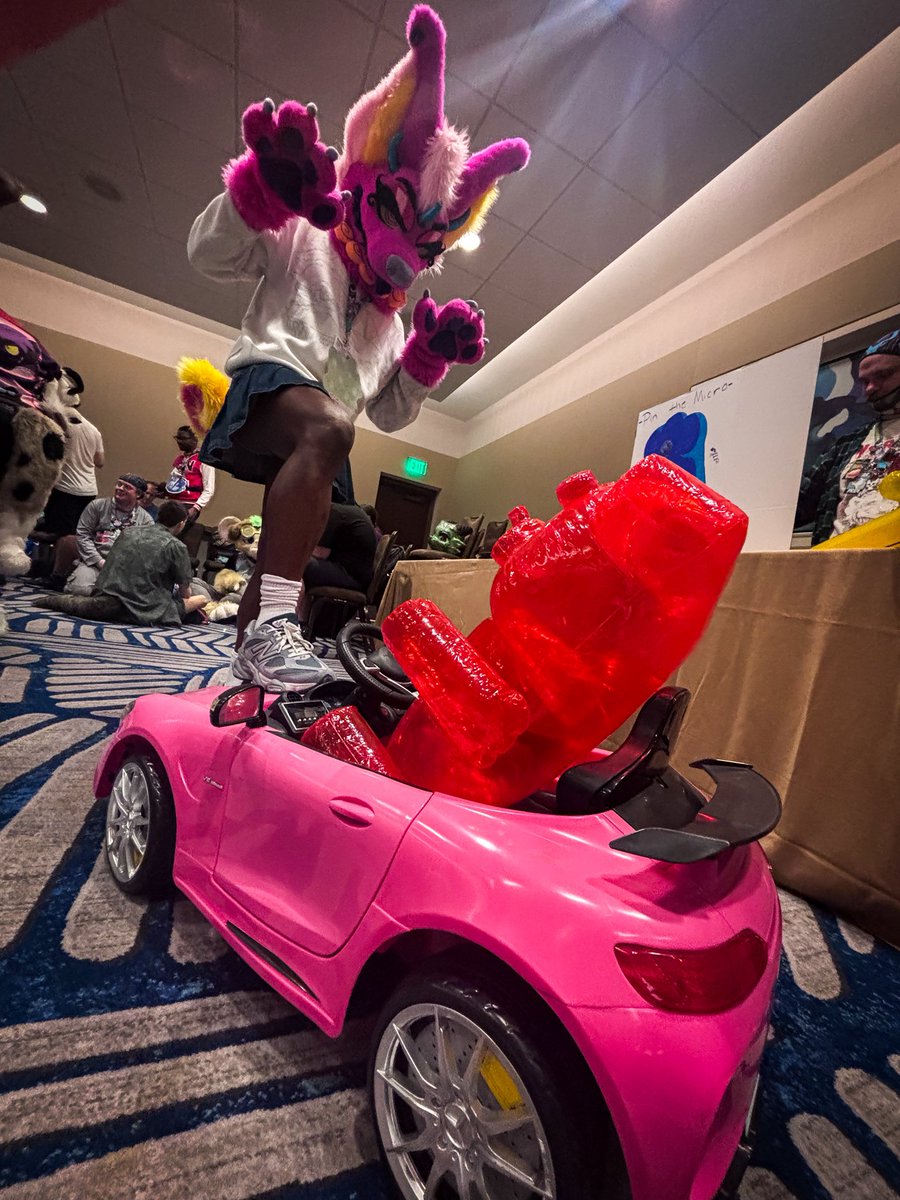 kisskisskurumi's tweet image. almost forgot about #Steptember so lemme handle this one real quick😁

#macrofurry #Sizetwitter