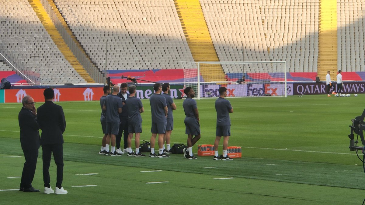Valentin Feuillette (@vfeuillette75) on Twitter photo Luis Campos et Nasser Al-Khelaïfi observent attentivement la séance d'entraînement du Paris Saint-Germain à la veille de la rencontre contre le FC Barcelone.
- <a href="/footmercato/">Foot Mercato</a> Luis Campos et Nasser Al-Khelaïfi observent attentivement la séance d'entraînement du Paris Saint-Germain à la veille de la rencontre contre le FC Barcelone.
- <a href="/footmercato/">Foot Mercato</a>