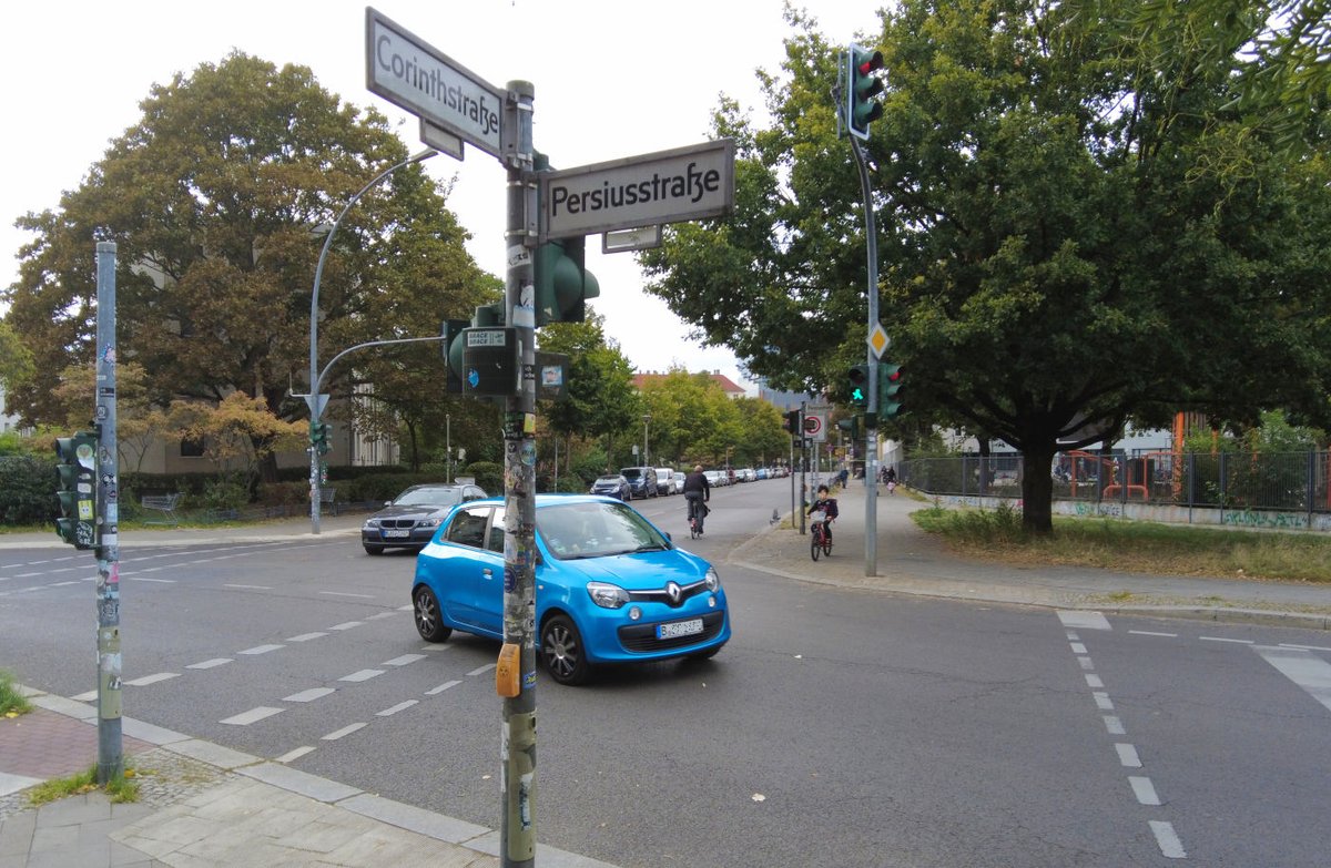 🚨 Unfall: 5-jähriger Junge bei A100-Ausweichverkehr schwer verletzt – Die vorhergesagte Tragödie ist eingetreten
a100stoppen.de/unfall-kind-a1…
Am 29.9.2025 wurde die traurige Vorhersage des Aktionsbündnisses A100 stoppen zur schockierenden Realität: Ein 5-jähriger Junge wurde in