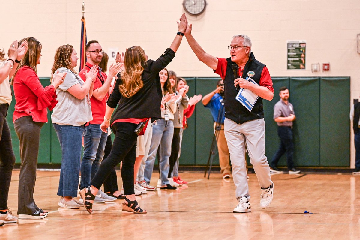 LtGovJimTressel's tweet photo. The @CloverleafLocal Colts kicked off the #TeamTressel Silver Level today. They’ve set new goals and are aiming high to accomplish something new! https://t.co/U2YpkMcfjg