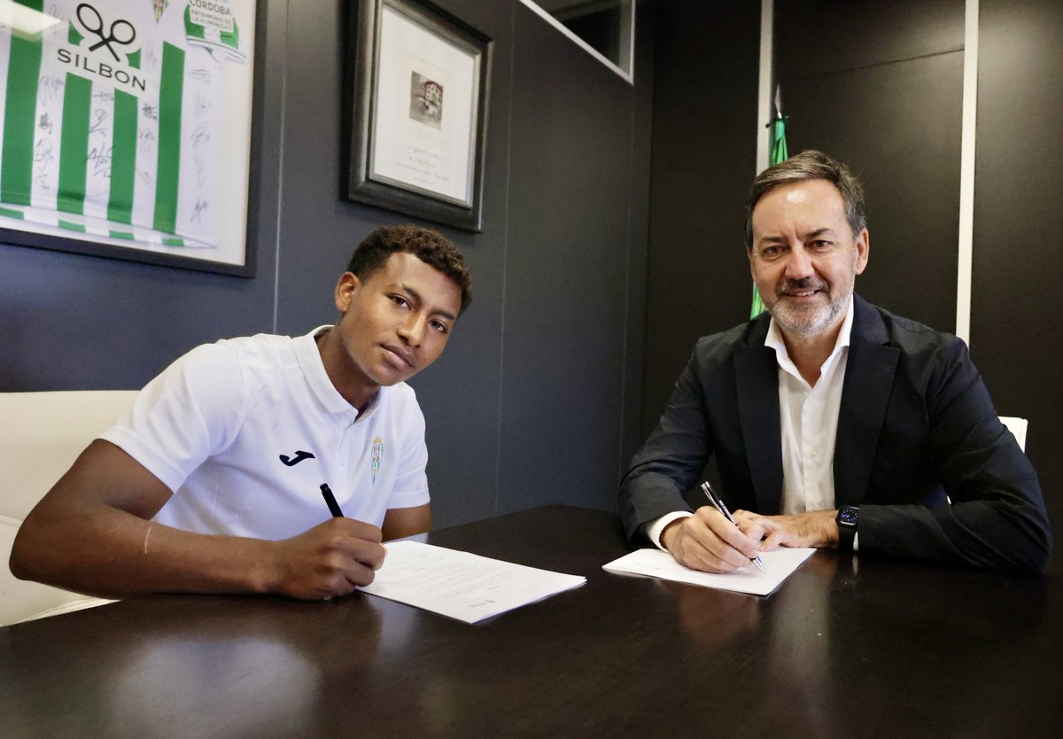 Cantera_CCF's tweet image. 📸 ✍🏻🤝 𝑴𝒂𝒓𝒄𝒆𝒍𝒐 𝟐𝟎𝟐𝟖 💚