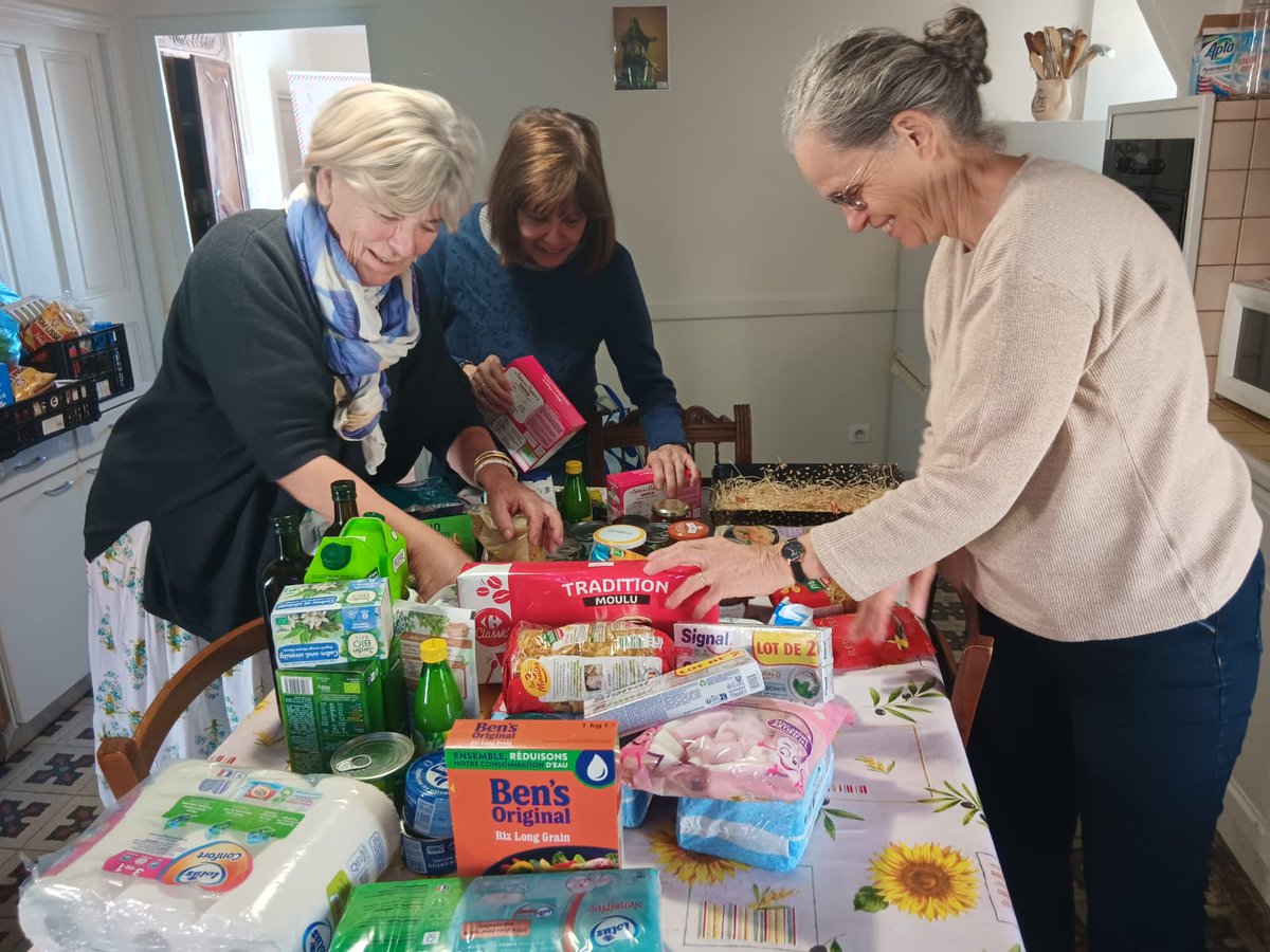 StudHelp_'s tweet image. Un grand merci à nos bénévoles de StudHelp Avignon pour leur première action ! 💪🏻

Une belle distribution alimentaire pour 8 étudiants 🧡

La suite s’annonce belle 🚀