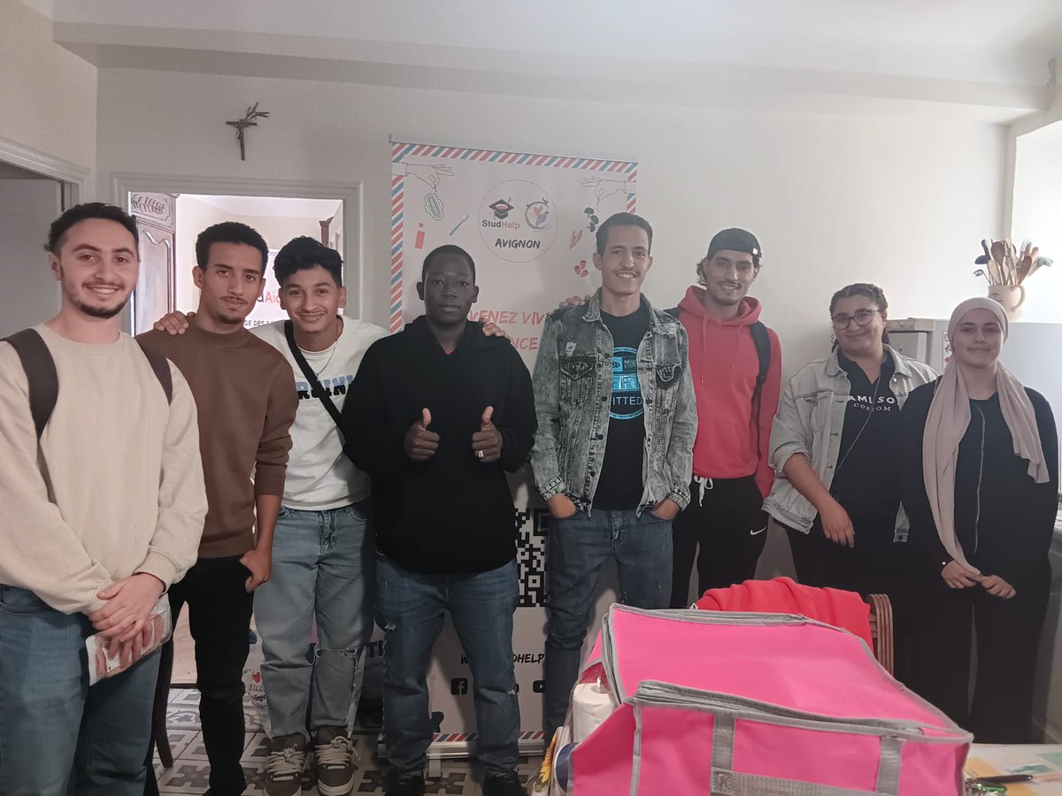 StudHelp_'s tweet image. Un grand merci à nos bénévoles de StudHelp Avignon pour leur première action ! 💪🏻

Une belle distribution alimentaire pour 8 étudiants 🧡

La suite s’annonce belle 🚀