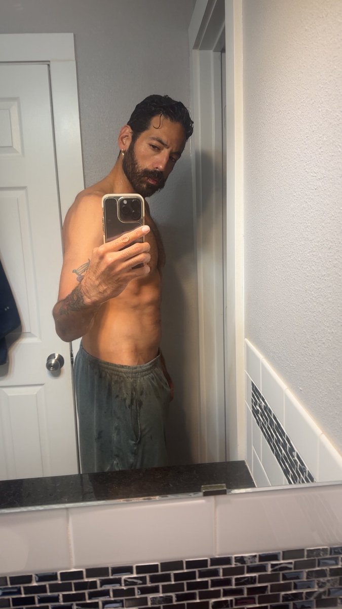 Crazy how I’m starting to appreciate my olive skin complexion of hating it for years